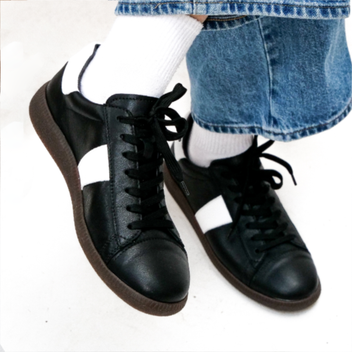 Baťasky 2025 Black and White